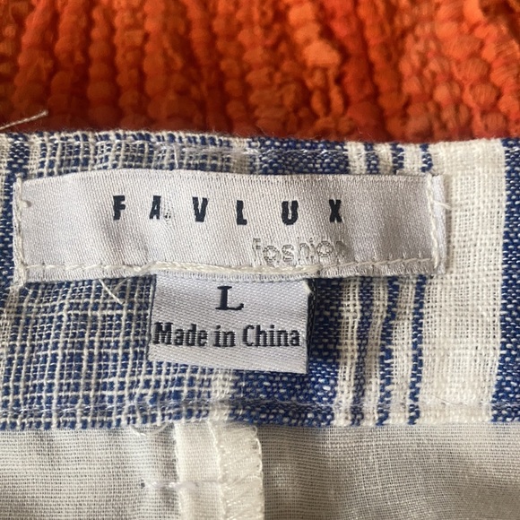 Button-front mini skirt - Picture 2 of 9